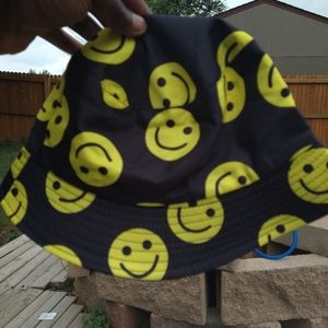 Good vibes :-) bucket hat I never worn